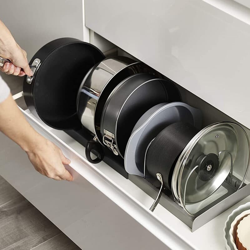 Soporte de Tapas y Sartenes Extensible — Organización para espacios pequeños | ForHome